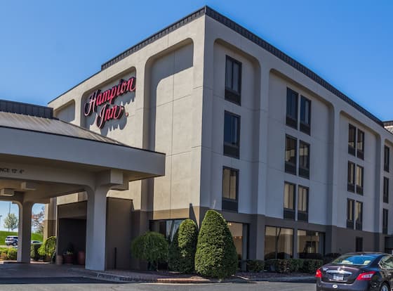 Hampton Inn Winchester-University/Mall Area is a family friendly hotel in Winchester, Virginia (VA)