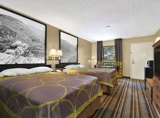 Super 8 by Wyndham Oxford is a family friendly hotel in Oxford, Alabama (AL)