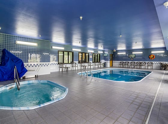 Econo Lodge Luverne I-90 is a family friendly hotel in Luverne, Minnesota (MN)