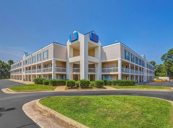 Motel 6 Raleigh, NC - North is a family friendly hotel in Raleigh, North Carolina (NC)