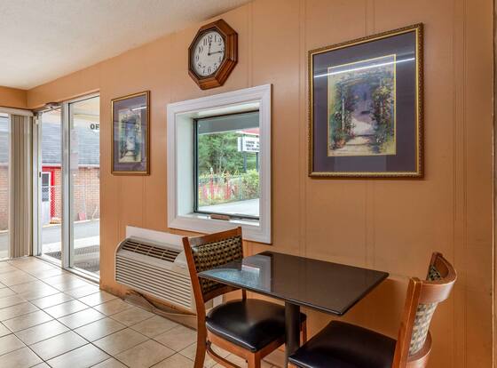 Econo Lodge North is a family friendly hotel in Charlottesville, Virginia (VA)