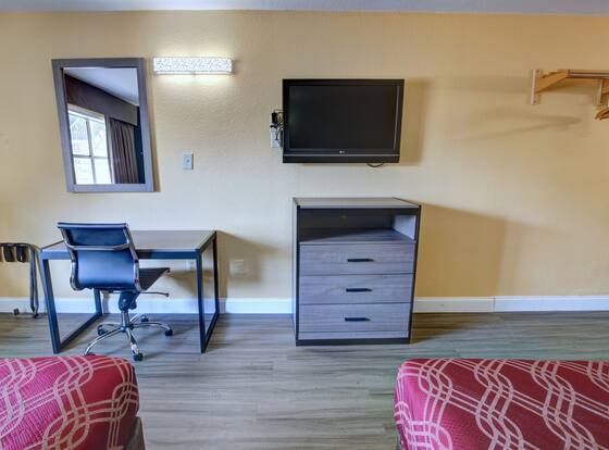 Econo Lodge at Military Circle is a family friendly hotel in Norfolk, Virginia (VA)