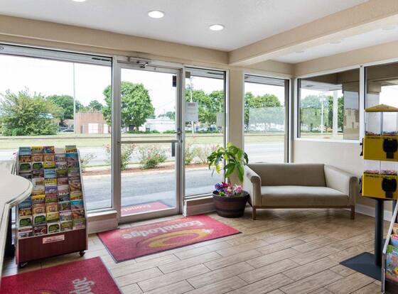 Econo Lodge Town Center is a family friendly hotel in Virginia Beach, Virginia (VA)