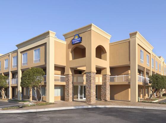 Days Inn by Wyndham Greenville is a family friendly hotel in Greenville, South Carolina (SC)