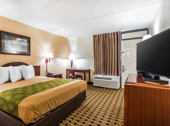 Econo Lodge Midtown is a family friendly hotel in Savannah, Georgia (GA)