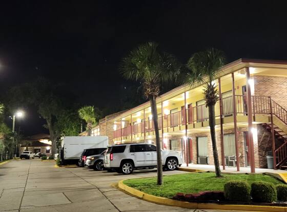 Twin Star Lodge is a family friendly hotel in Biloxi, Mississippi (MS)