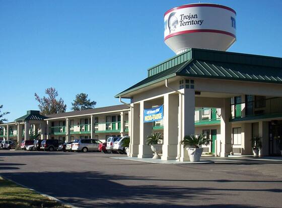 Baymont by Wyndham Troy is a family friendly hotel in Troy, Alabama (AL)