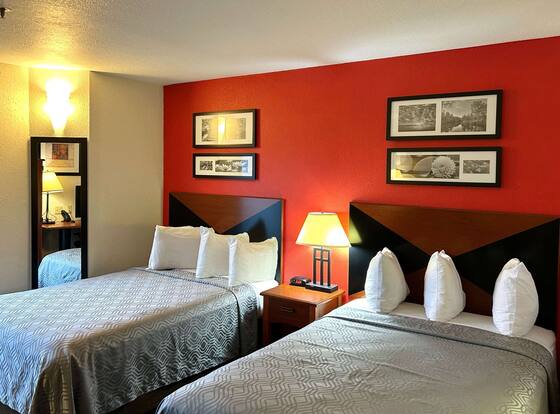 Howard Johnson by Wyndham Urbana is a family friendly hotel in Urbana, Illinois (IL)