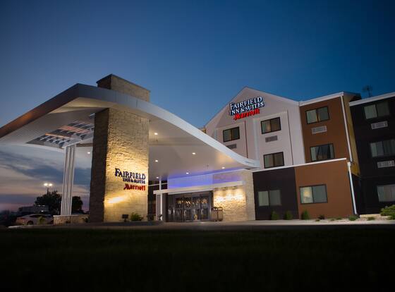 Fairfield Inn & Suites by Marriott Burlington is a family friendly hotel in Burlington, Iowa (IA)