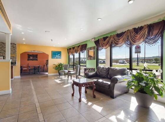 Econo Lodge Inn & Suites is a family friendly hotel in Hillview, Kentucky (KY)