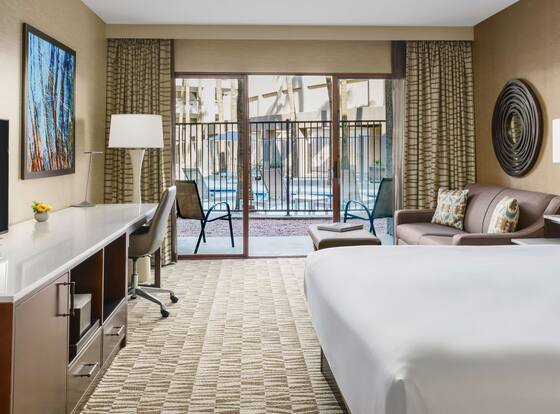 Hilton Phoenix Airport is a family friendly hotel in Phoenix, Arizona (AZ)