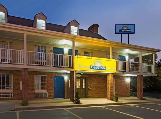 Days Inn by Wyndham Auburn is a family friendly hotel in Auburn, Indiana (IN)