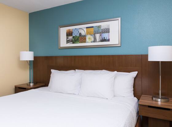 Fairfield Inn & Suites Holland is a family friendly hotel in Beechwood, Michigan (MI)