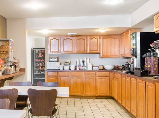 Super 8 by Wyndham Jasper is a family friendly hotel in Jasper, Indiana (IN)