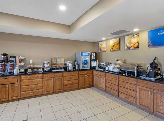 Comfort Suites Normal University area is a family friendly hotel in Normal, Illinois (IL)