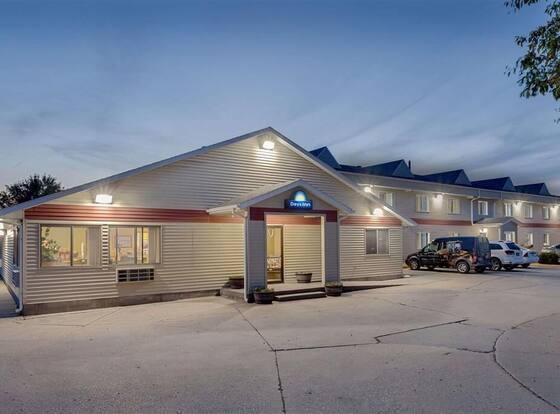 Days Inn by Wyndham Williamsburg is a family friendly hotel in Williamsburg, Iowa (IA)
