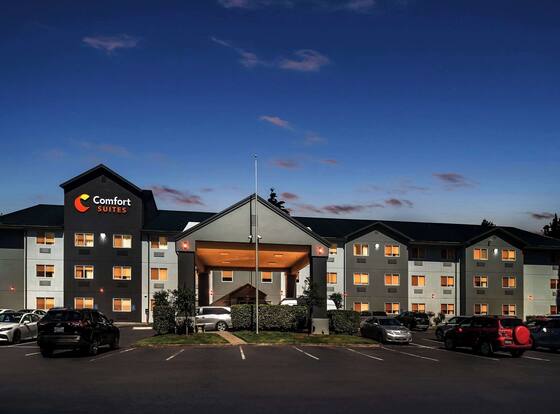Comfort Suites Portland Airport is a family friendly hotel in Portland, Oregon (OR)