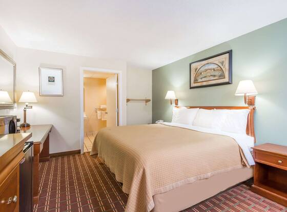 Days Inn by Wyndham Orangeburg is a family friendly hotel in Orangeburg, South Carolina (SC)