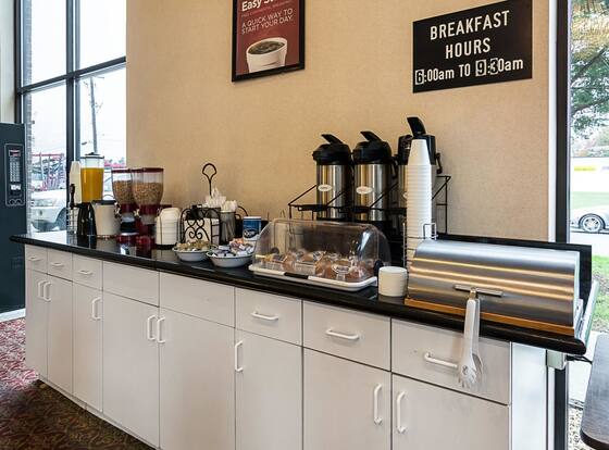 Econo Lodge Andrews Air Force Base is a family friendly hotel in Clinton, Maryland (MD)