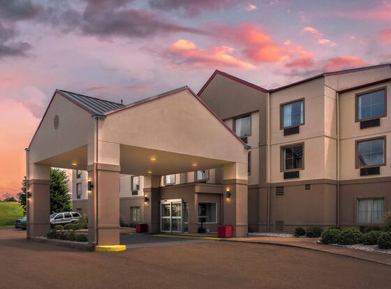 Red Roof Inn & Suites Vicksburg is a family friendly hotel in Vicksburg, Mississippi (MS)