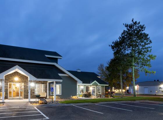 GrandStay Hotel & Suites is a family friendly hotel in Cambridge, Minnesota (MN)
