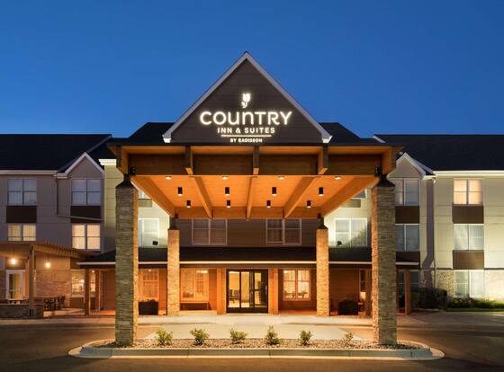 Country Inn & Suites by Radisson, Minneapolis West, MN is a family friendly hotel in Plymouth, Minnesota (MN)