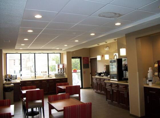 Comfort Suites Dover is a family friendly hotel in Dover, Delaware (DE)