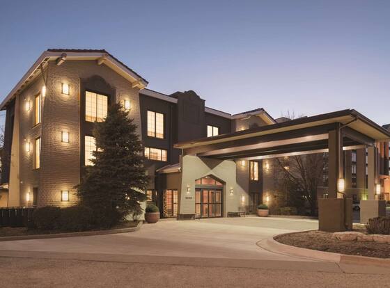 Country Inn & Suites by Radisson, Hoffman Estates, IL is a family friendly hotel in Schaumburg, Illinois (IL)