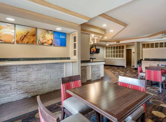 Comfort Suites is a family friendly hotel in Marion, Indiana (IN)