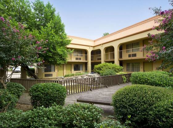 Days Inn by Wyndham Southaven MS is a family friendly hotel in Southaven, Mississippi (MS)