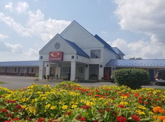 Econo Lodge Mechanicsburg is a family friendly hotel in Mechanicsburg, Pennsylvania (PA)