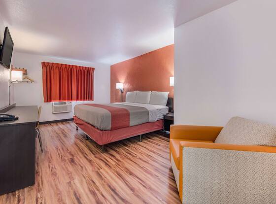 Motel 6 Saint Paul, MN - I-94 is a family friendly hotel in St. Paul, Minnesota (MN)