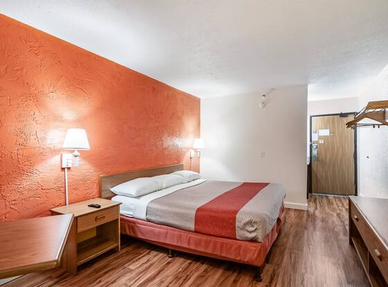 Motel 6 Naperville, IL is a family friendly hotel in Naperville, Illinois (IL)