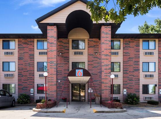 Motel 6 Prospect Heights, IL is a family friendly hotel in Prospect Heights, Illinois (IL)