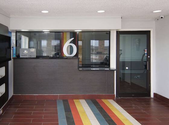 Motel 6 Red Oak, TX - Dallas is a family friendly hotel in Red Oak, Texas (TX)