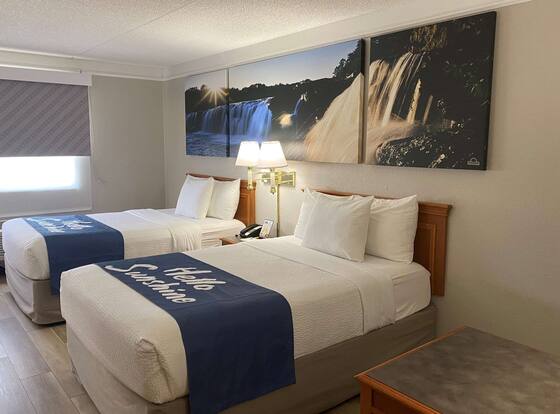 Days Inn & Suites by Wyndham Arlington Heights is a family friendly hotel in Arlington Heights, Illinois (IL)