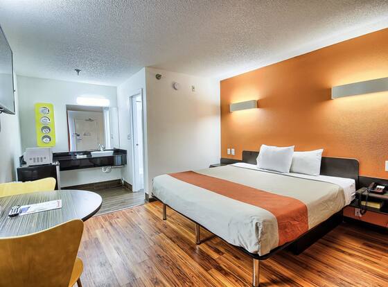 Motel 6 Columbus, OH - West is a family friendly hotel in Columbus, Ohio (OH)