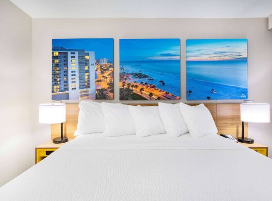Days Inn by Wyndham N Orlando/Casselberry is a family friendly hotel in Fern Park, Florida (FL)