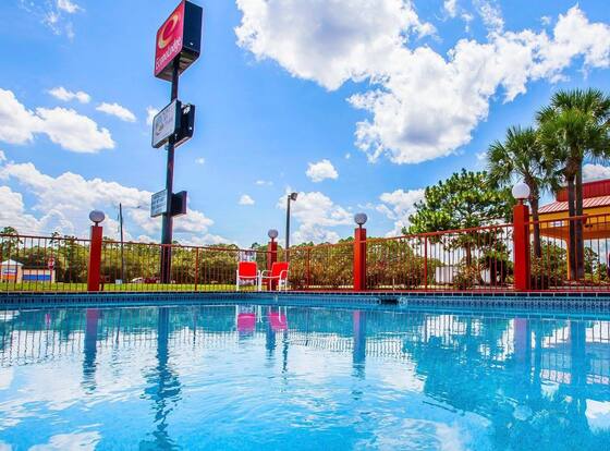 Econo Lodge Cumberland is a family friendly hotel in Kingsland, Georgia (GA)