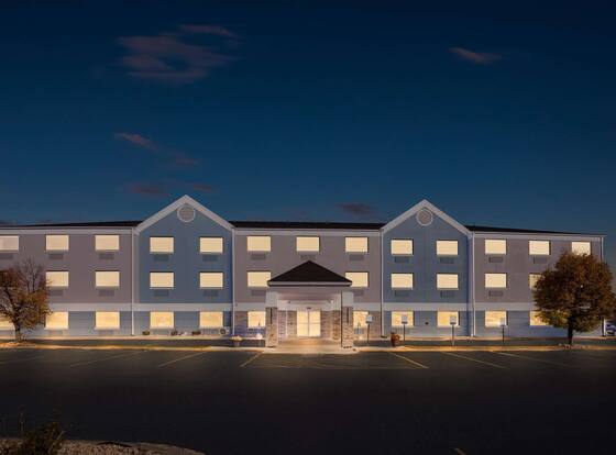 Comfort Inn & Suites is a family friendly hotel in Mason City, Iowa (IA)