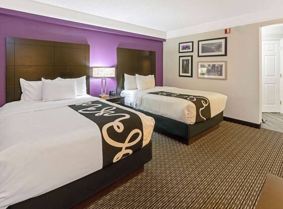 La Quinta Inn & Suites by Wyndham Phoenix Scottsdale is a family friendly hotel in Scottsdale, Arizona (AZ)