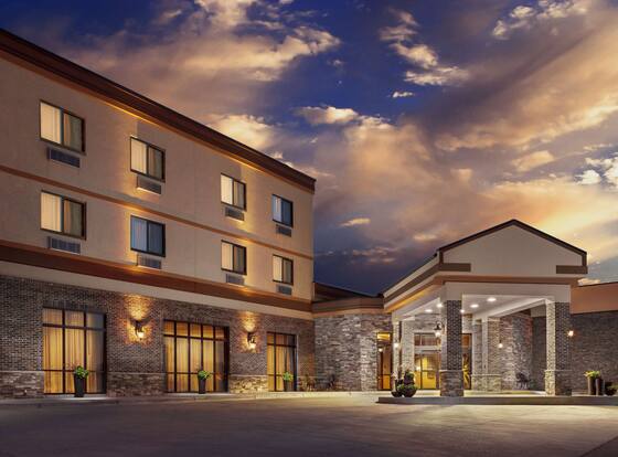 Roosevelt Grand Dakota, SureStay Collection by Best Western is a family friendly hotel in Dickinson, North Dakota (ND)