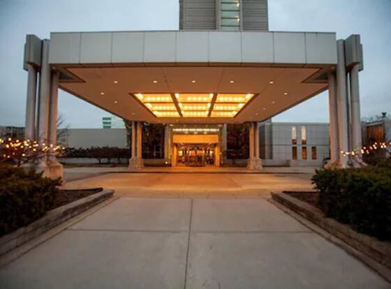 Somerset Inn is a family friendly hotel in Troy, Michigan (MI)