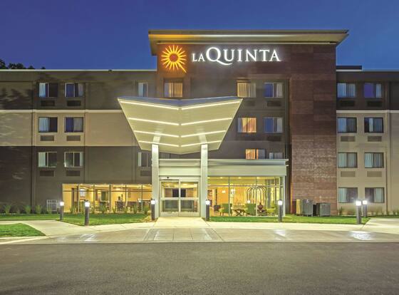 La Quinta Inn & Suites by Wyndham Columbia / Fort Meade is a family friendly hotel in Jessup, Maryland (MD)