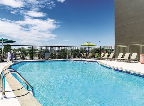 La Quinta Inn & Suites by Wyndham Warwick Providence Airport is a family friendly hotel in Warwick, Rhode Island (RI)