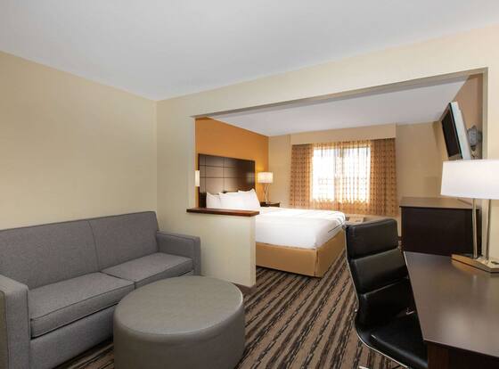 La Quinta Inn by Wyndham Lincoln is a family friendly hotel in Lincoln, Nebraska (NE)