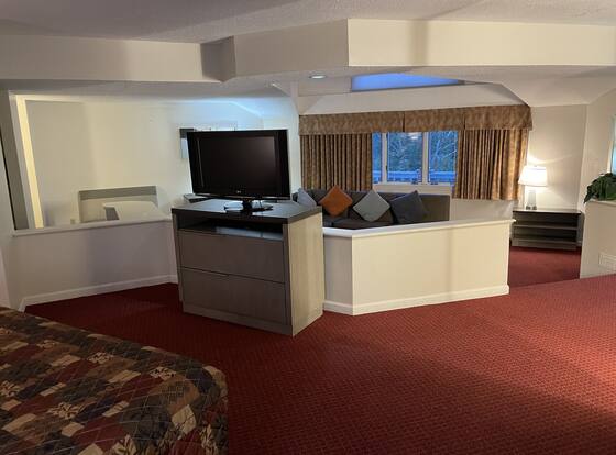 Gold Star Inn & Suites is a family friendly hotel in Conning Towers Nautilus Park, Connecticut (CT)
