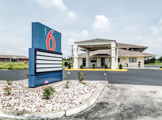 Motel 6 Berea, KY is a family friendly hotel in Berea, Kentucky (KY)