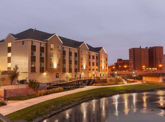 Country Inn & Suites by Radisson, Sioux Falls, SD is a family friendly hotel in Sioux Falls, South Dakota (SD)