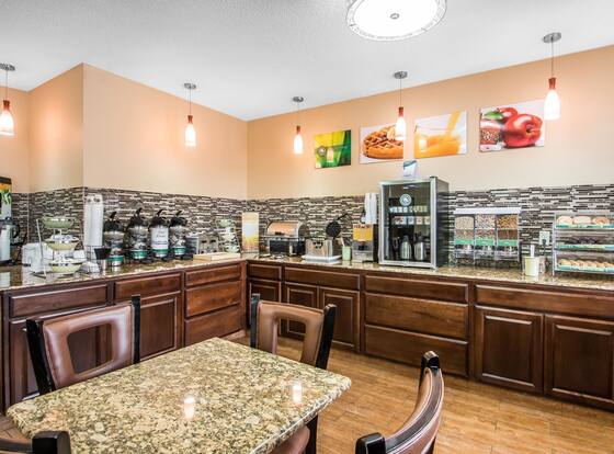 Quality Inn Dubuque on Hwy 20 is a family friendly hotel in Dubuque, Iowa (IA)